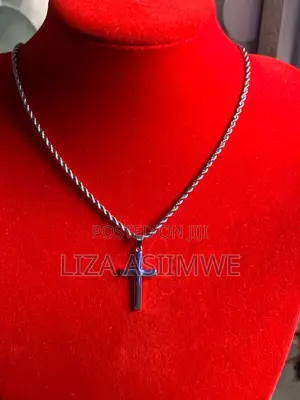 Men’S Simple Necklaces Available With a Cross Pendant