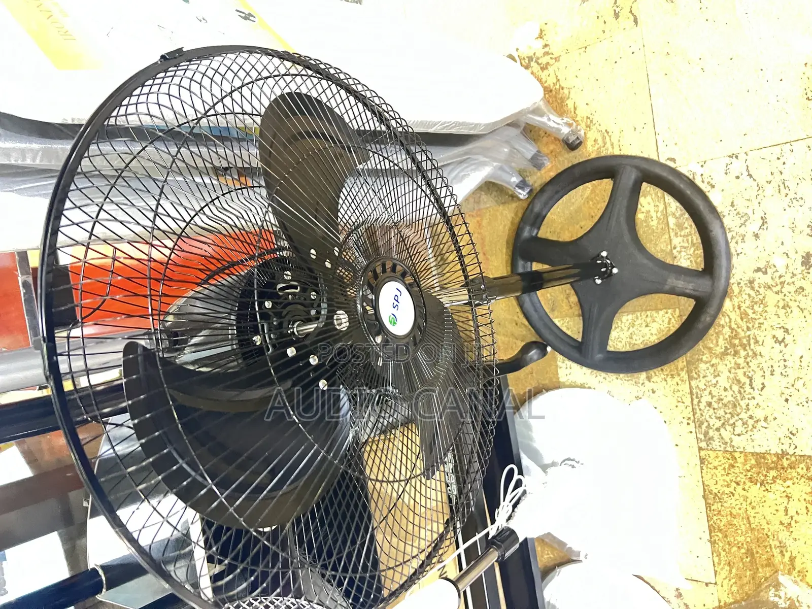 SPJ 18” Metallic Fan