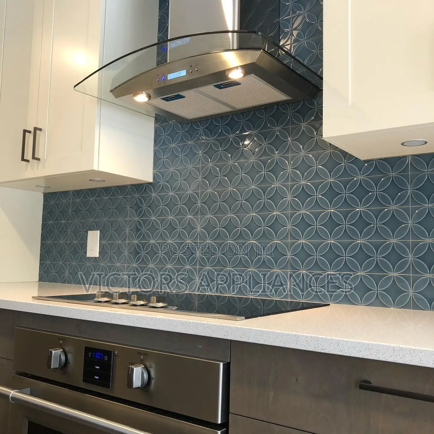 Geepas 60cm Glass Chimney Hood