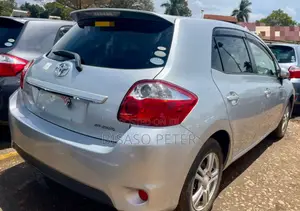 Toyota Auris 2011 Silver