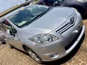 Toyota Auris 2011 Silver