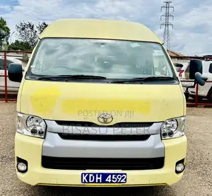 Toyota HiAce 2015 Yellow