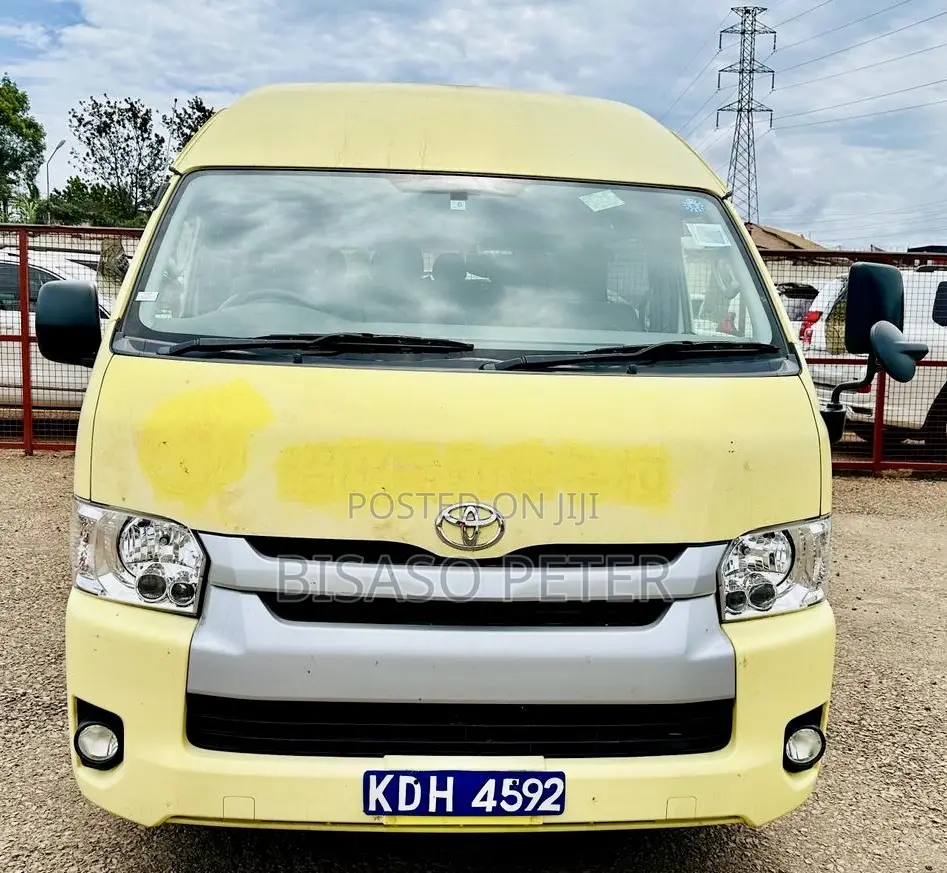 Toyota HiAce 2015 Yellow