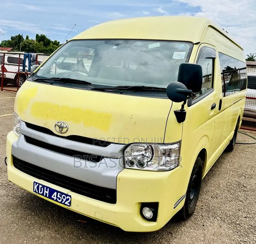 Toyota HiAce 2015 Yellow