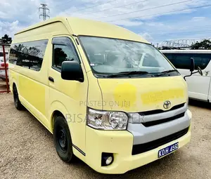 Toyota HiAce 2015 Yellow