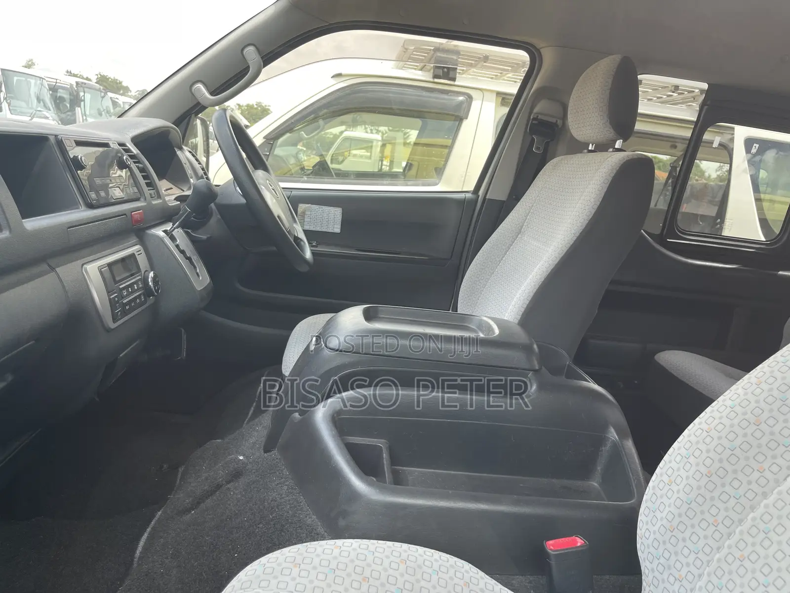 Toyota HiAce 2015 Yellow