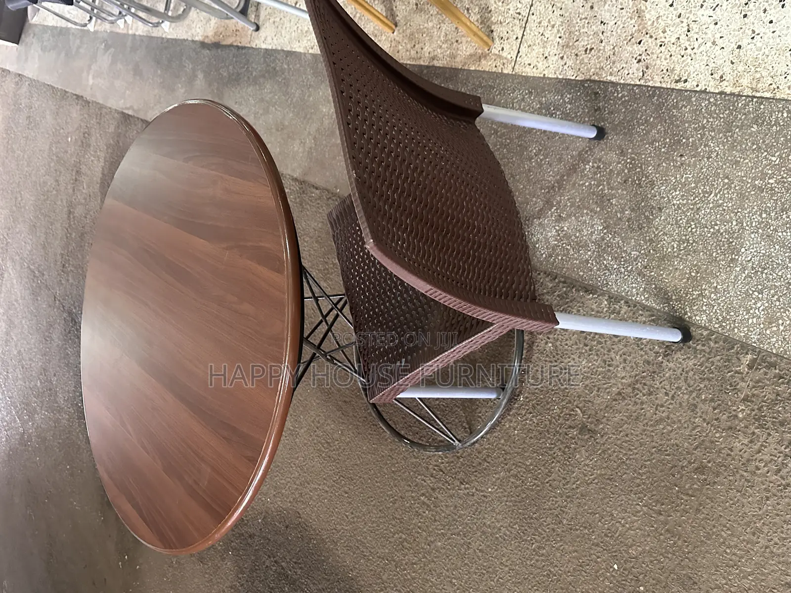 Round Table Plastic Chair