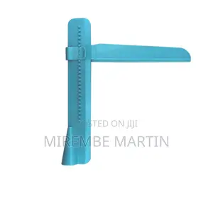 Adjustable Plastic Cake Scraper.