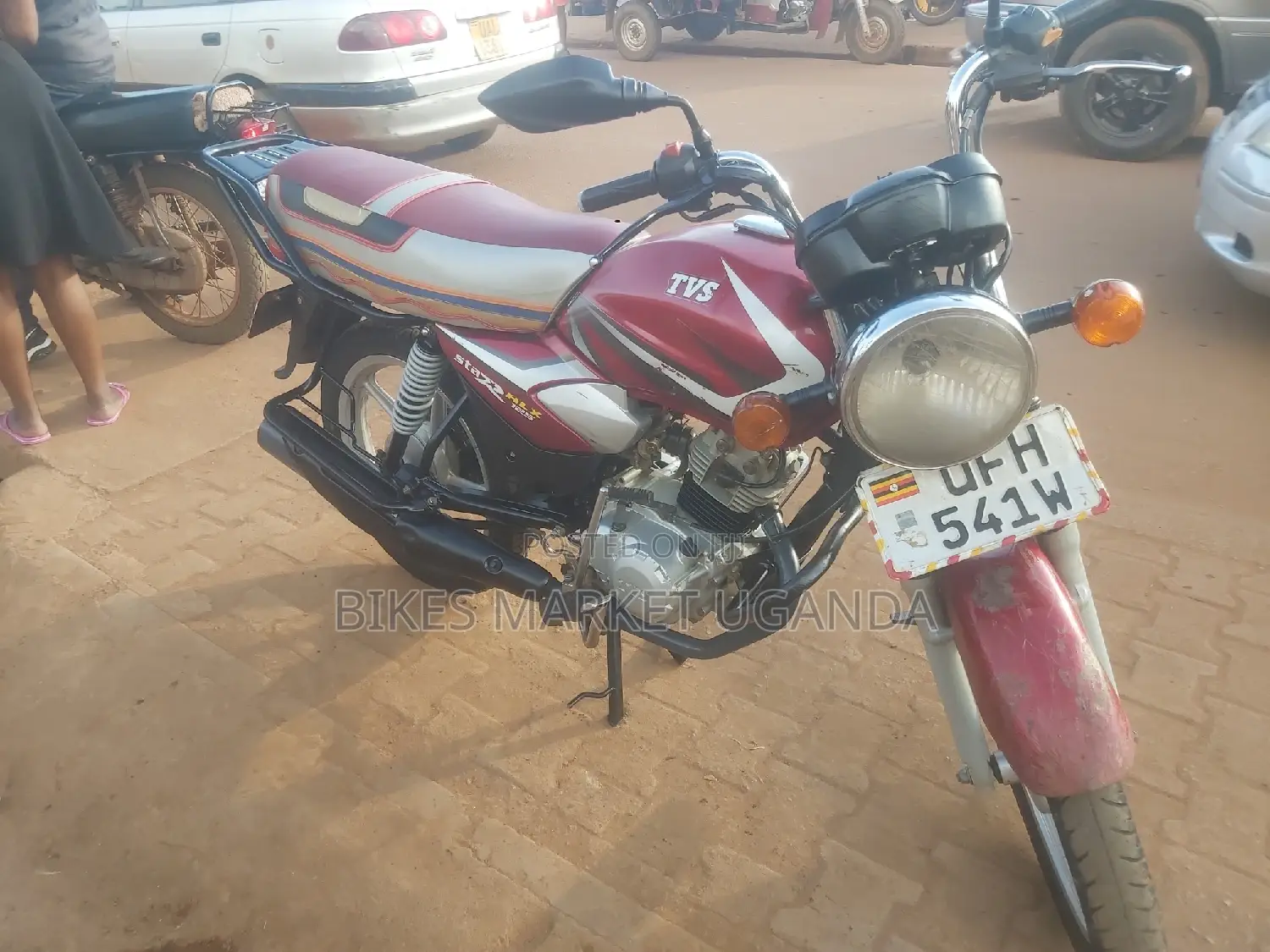 TVS HLX 125 2023 Red