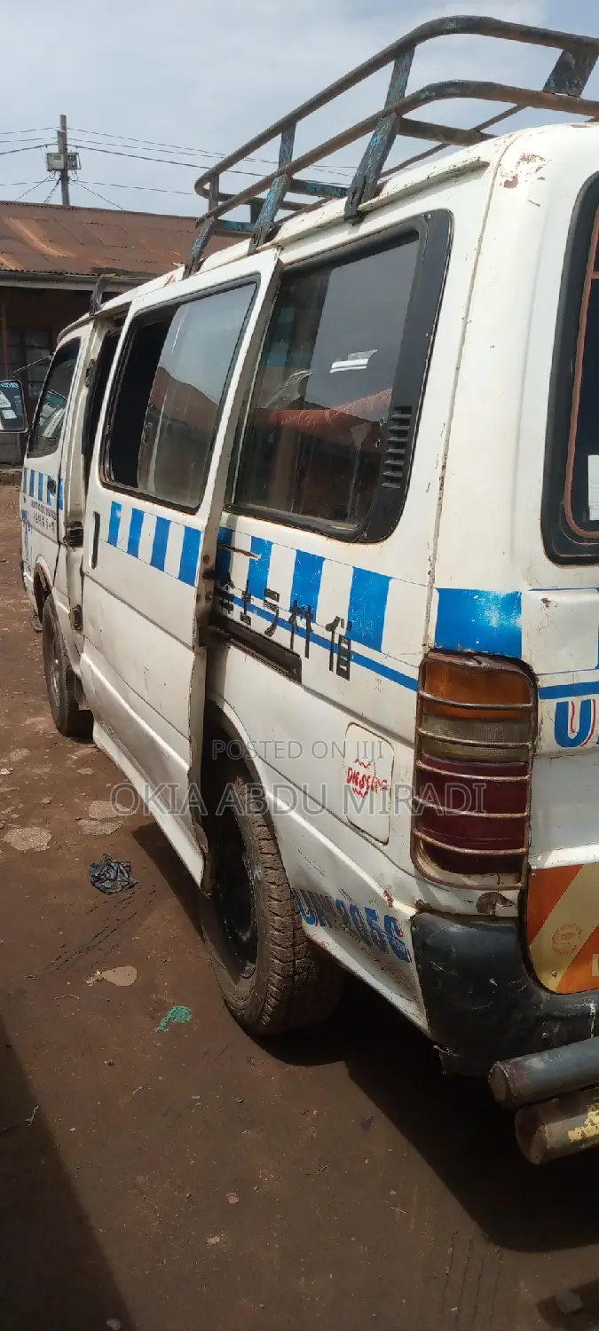Toyota HiAce 2001 White
