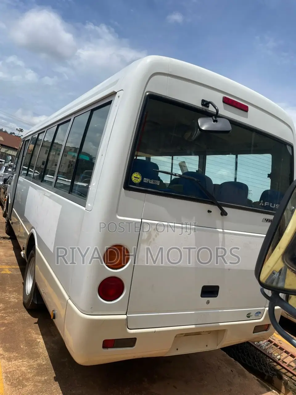 Mitsubishi Fuso Rosa 2015 White