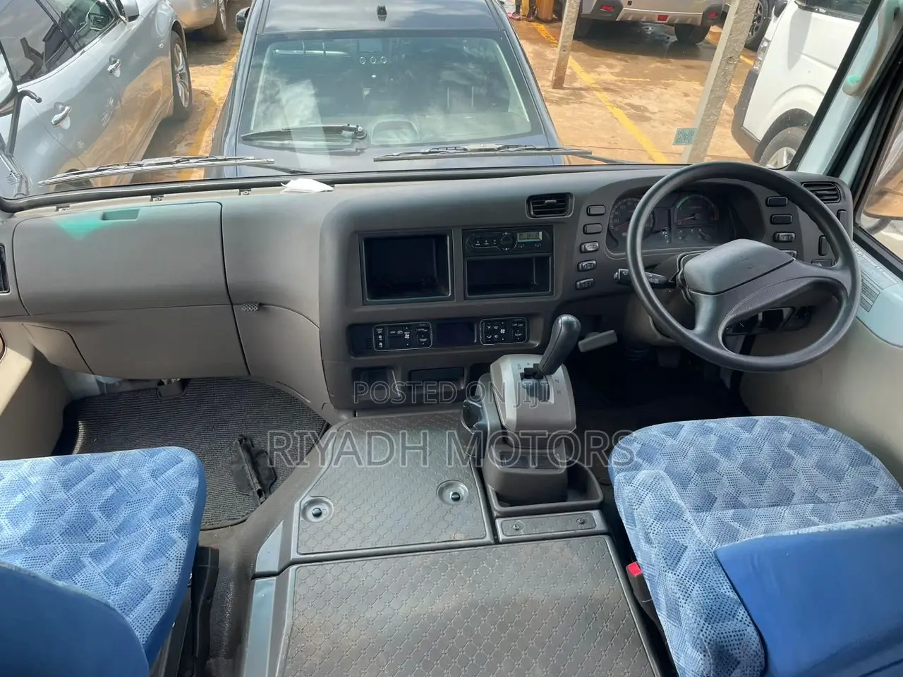 Mitsubishi Fuso Rosa 2015 White
