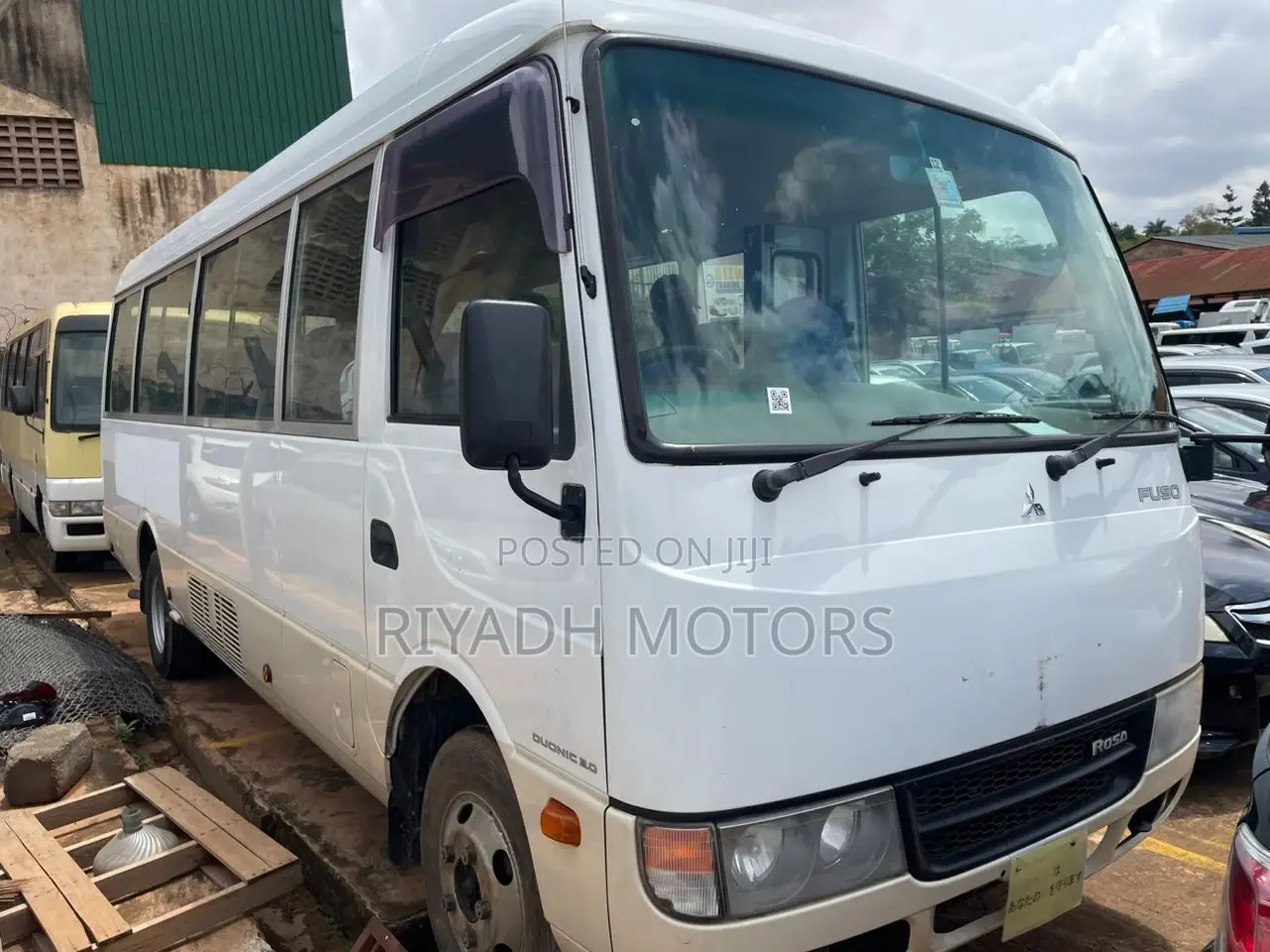 Mitsubishi Fuso Rosa 2015 White