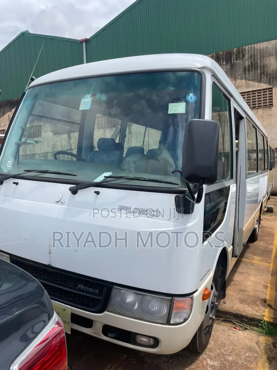 Mitsubishi Fuso Rosa 2015 White