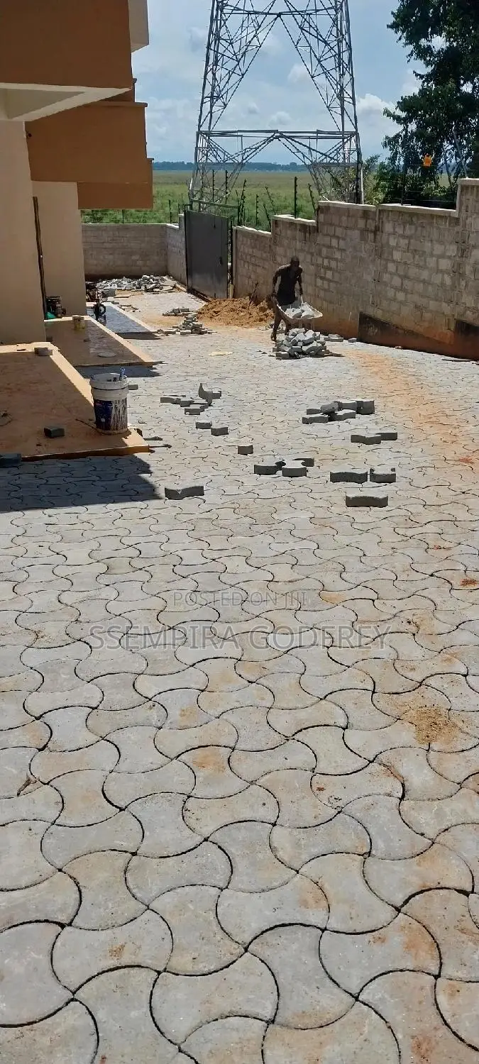 Proffesional Engineer in Pavers and Gardens