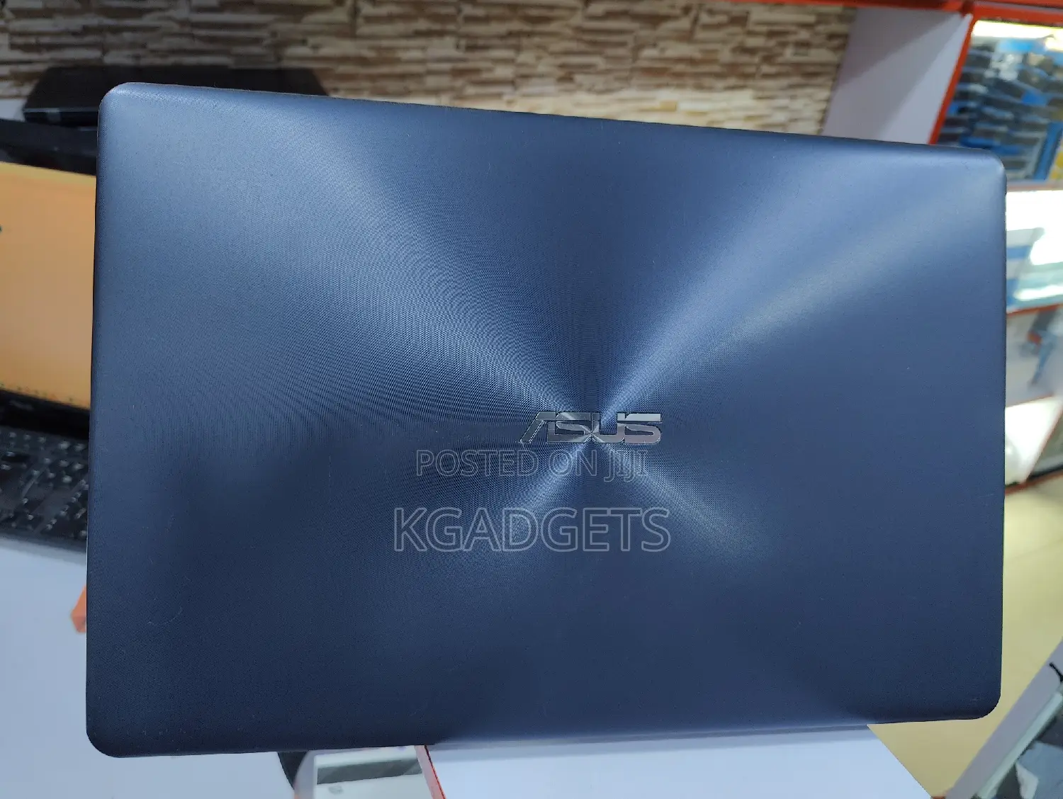 Laptop Asus A42Jr 8GB AMD A10 SSD 512GB
