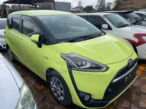 Toyota Sienta 1.5 FWD 2017 Orange