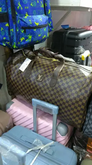 LV Unisex Large Capacity Travel Bag Louis Vuitton