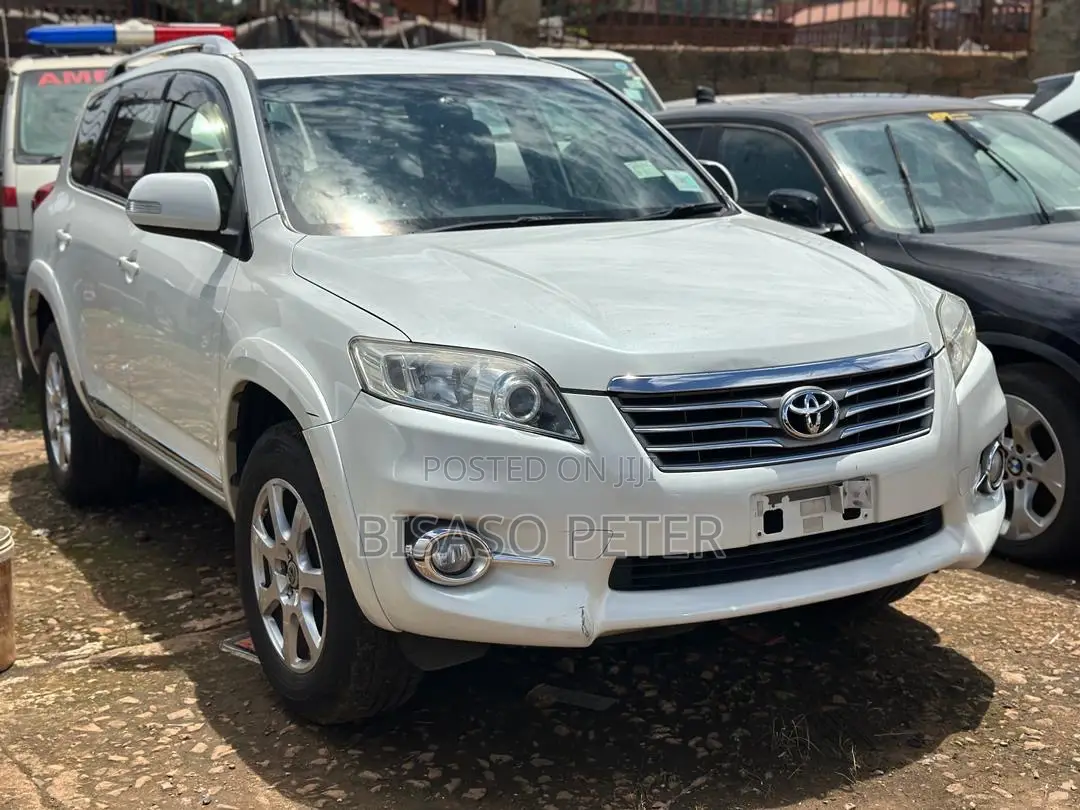 Toyota Vanguard 2011 White
