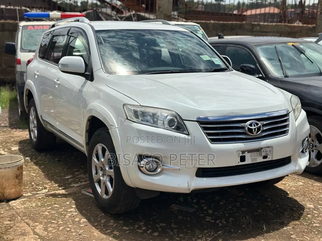 Toyota Vanguard 2011 White