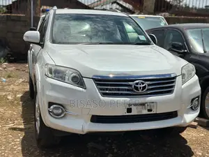 Toyota Vanguard 2011 White