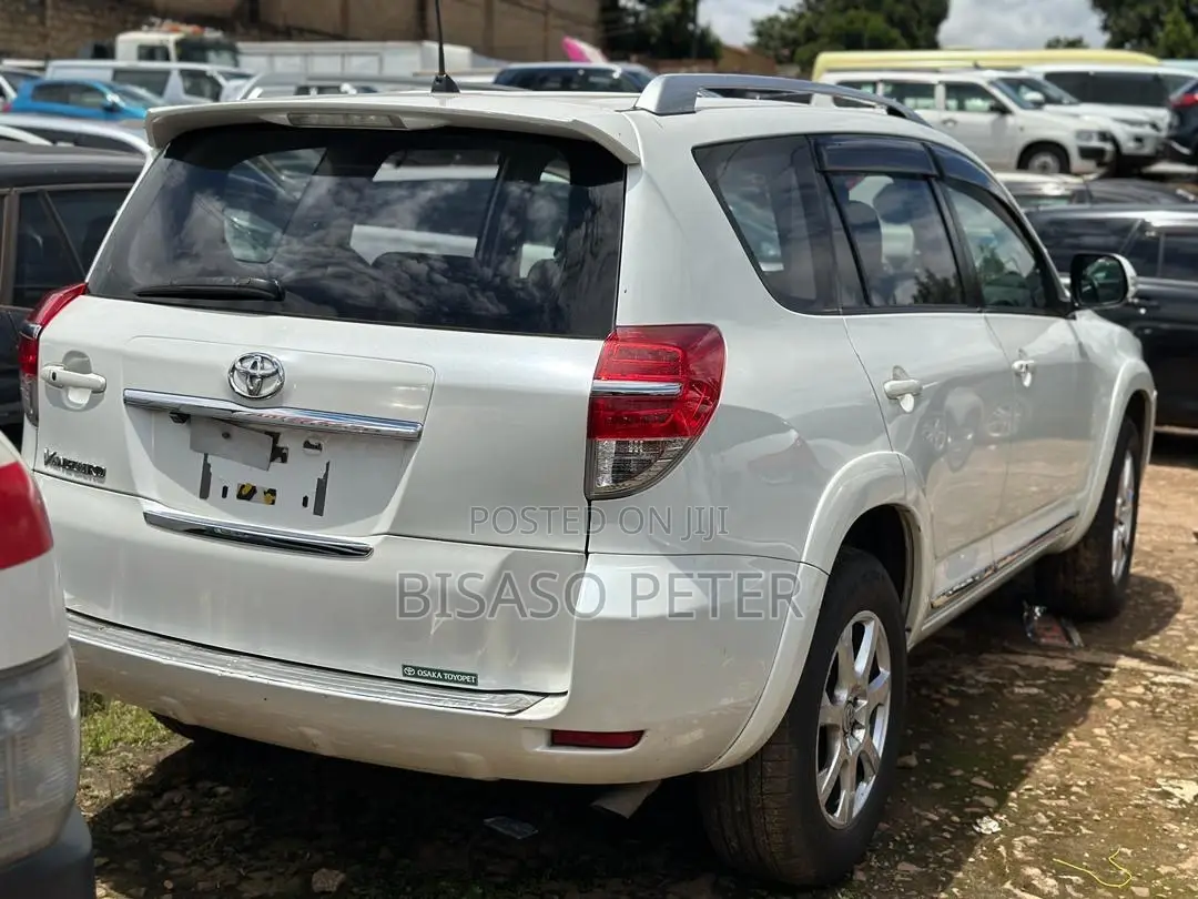 Toyota Vanguard 2011 White