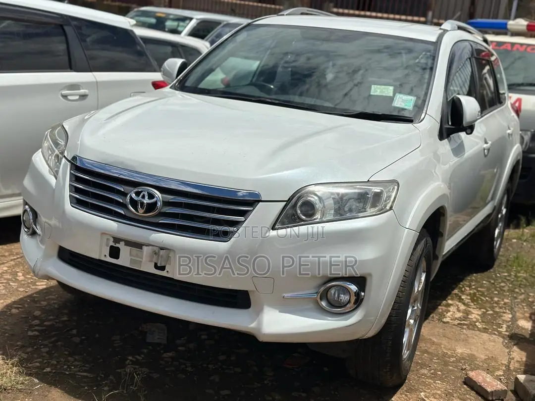 Toyota Vanguard 2011 White