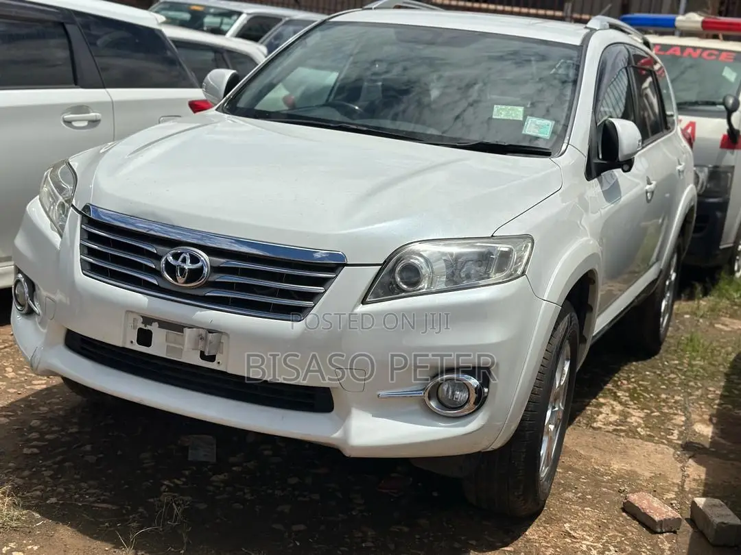 Toyota Vanguard 2011 White