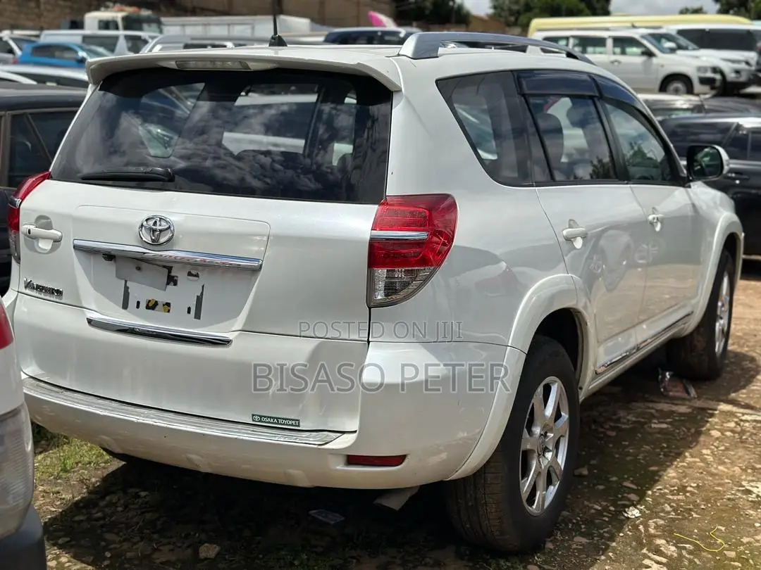 Toyota Vanguard 2011 White