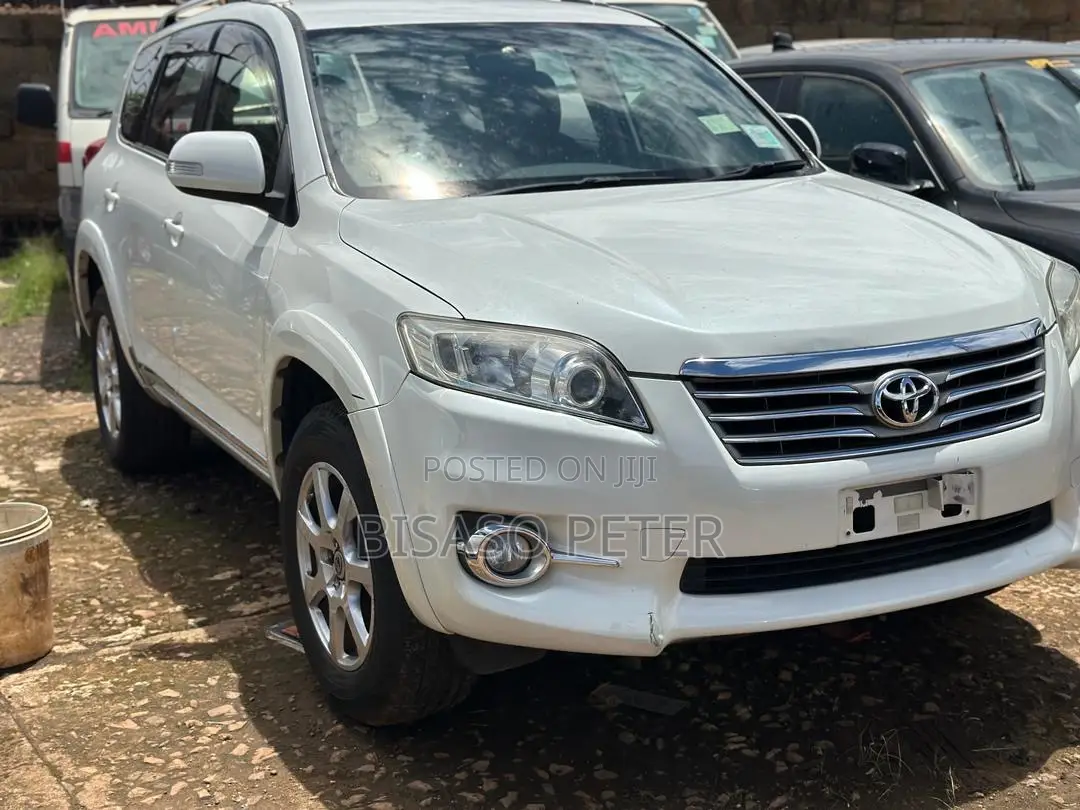 Toyota Vanguard 2011 White