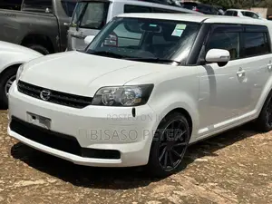 Toyota Corolla Rumion Hatchback 1.5 FWD 2011 White