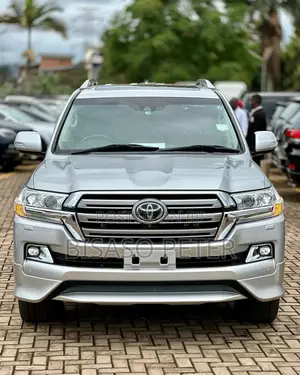 Toyota Land Cruiser 4.6 V8 ZX 2017 Silver