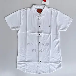 Men's Button Up Shirt
Setin Short Sleeves
Collar