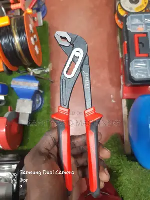 Self Locking Pilers