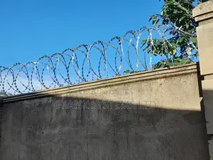 Razor Wire/Barbed Wire