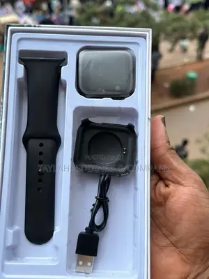 Smartwatch With Bluetooth Calling and Heart Rate Monitor