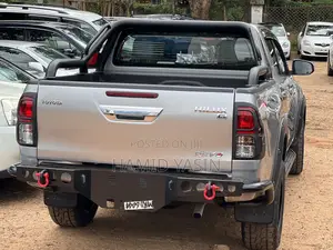 Toyota Hilux 2019 Silver