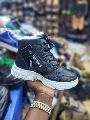 Evolutions Sneakers