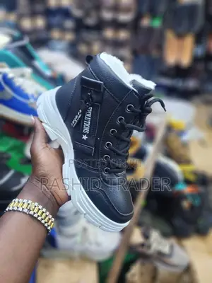 Evolutions Sneakers