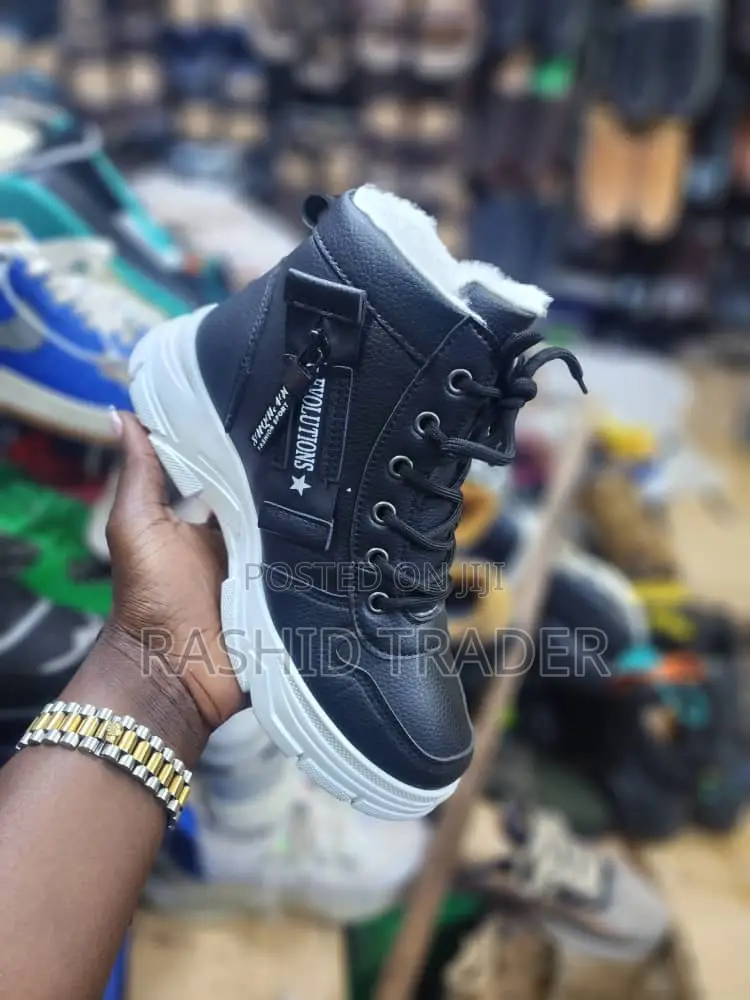 Evolutions Sneakers