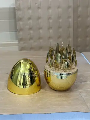 Unique Design Pure Golden Colour 24 Pieces Cutlery Set