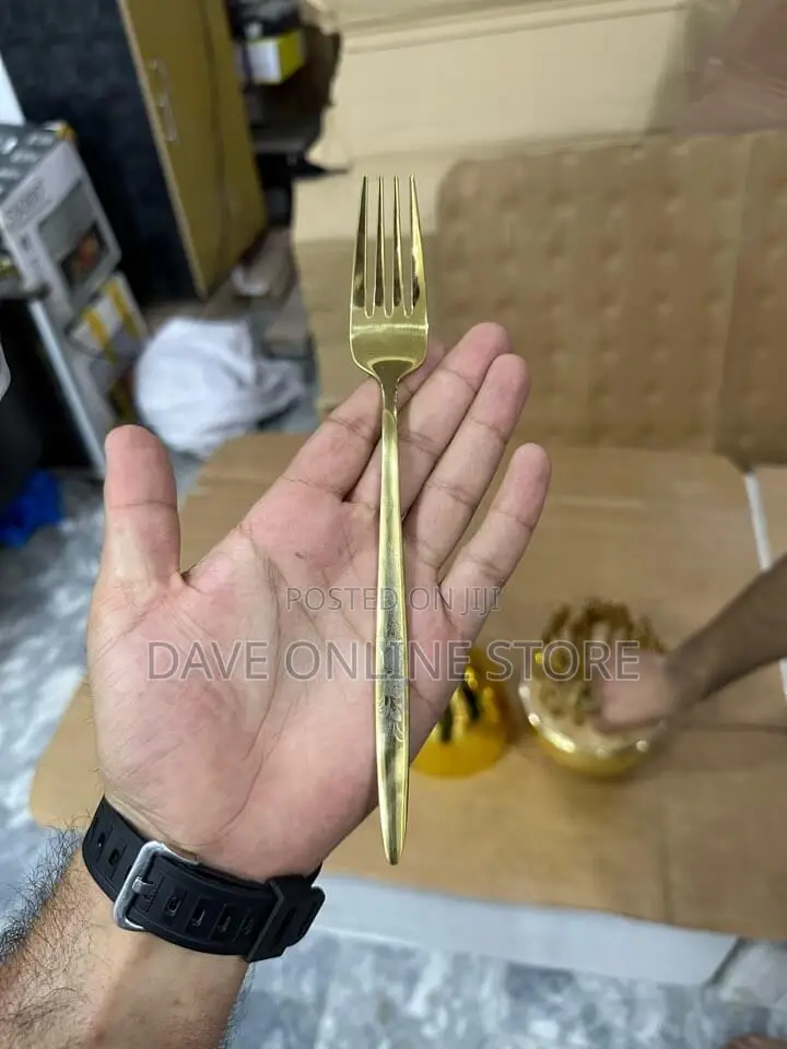 Unique Design Pure Golden Colour 24 Pieces Cutlery Set