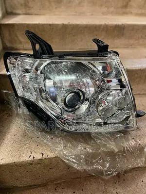 Mitsubishi Pajero 2007 - 2017 Headlight