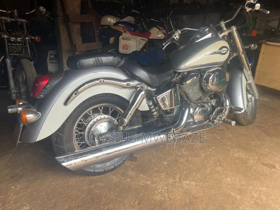 Honda 2005 Silver