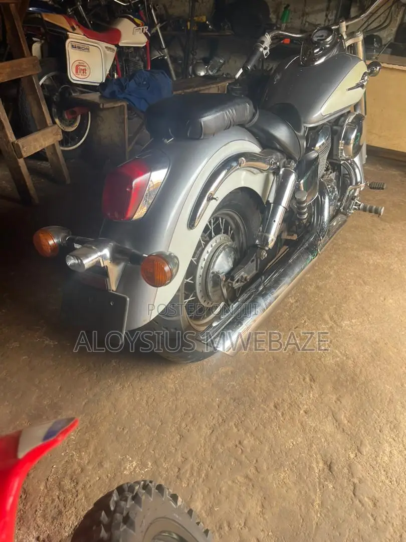 Honda 2005 Silver