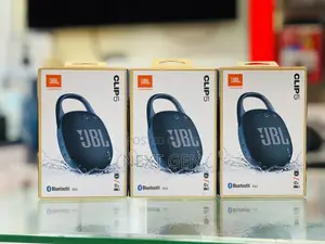 JBL Clip 5 Ultra-Portable Waterproof Speaker,Black