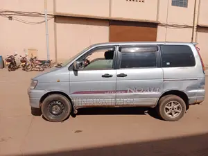Toyota Noah 2.0 AWD (8 Seater) 2001 Silver