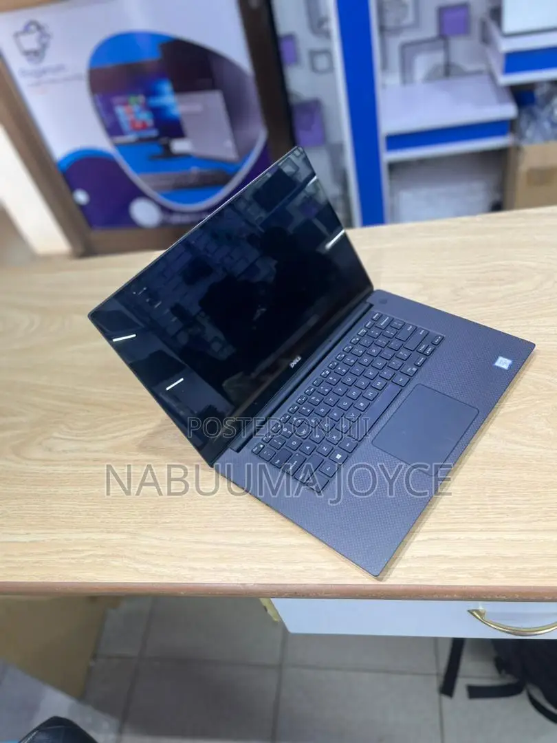 New Laptop Dell Precision 5520 16GB Intel Core I7 SSD 512GB
