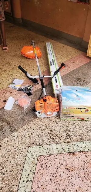 Grasstrimmer /Brush Cutter 2.5hp / Weeder Machine