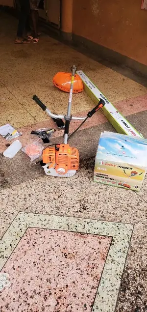 Grasstrimmer /Brush Cutter 2.5hp / Weeder Machine